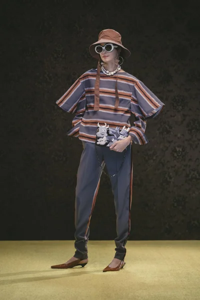 Look 15